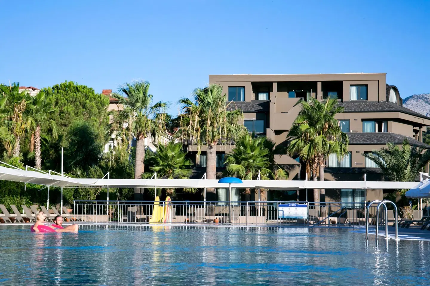 Sailor's Beach Club EXTERIOR