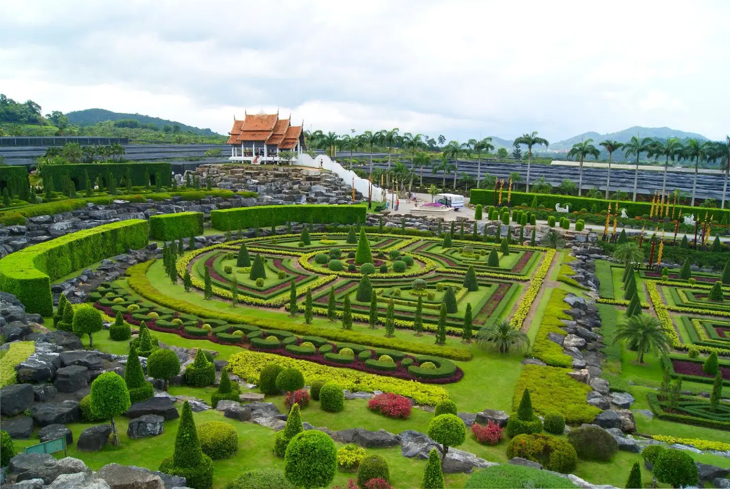 Centara Grand Mirage Beach Resort Pattaya LANDSCAPE