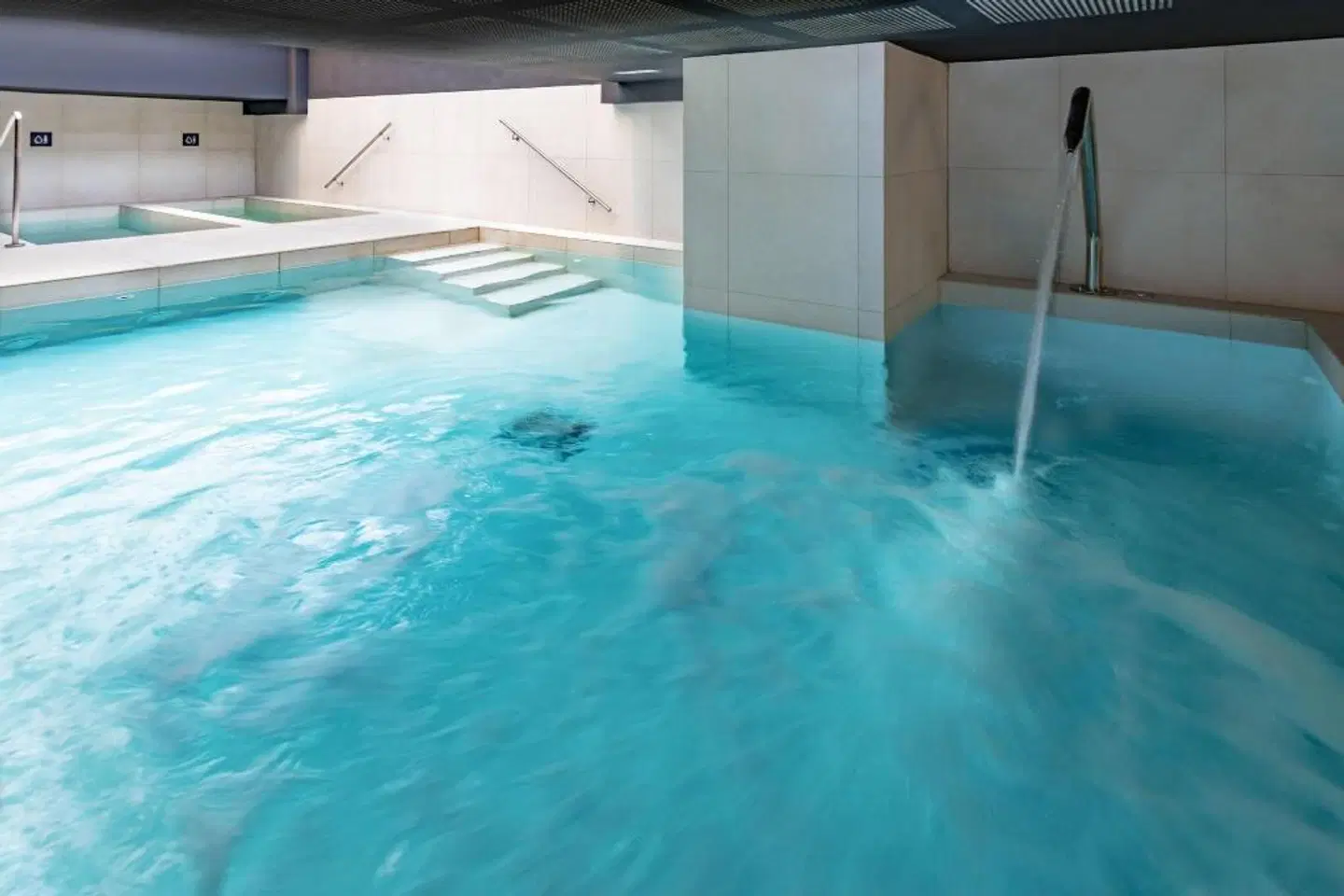 Caprici Beach Hotel & Spa Hallenbad