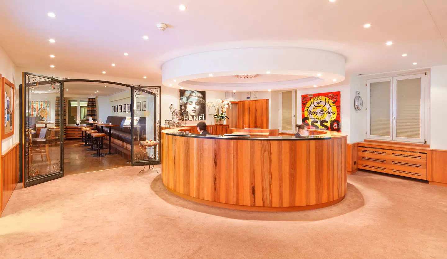 Monopol art boutique LOUNGE_LOBBY