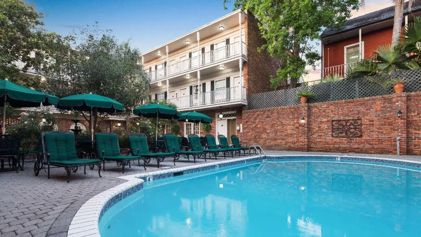Best Western Plus Landmark French Quarter OUTDOOR_POOL