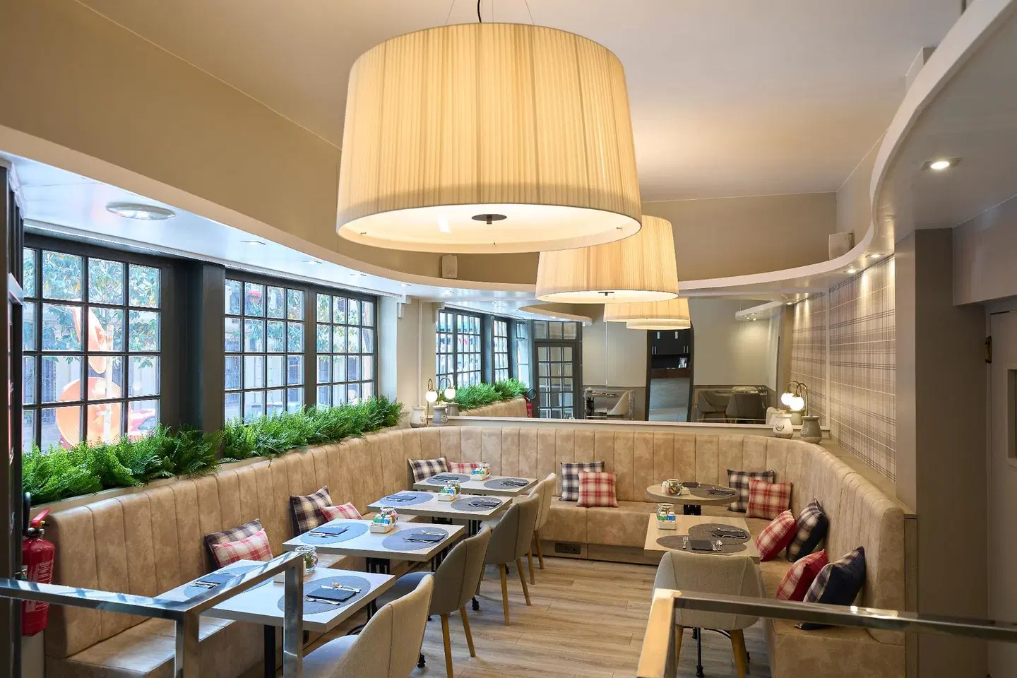 Catalonia Castellnou Restaurant