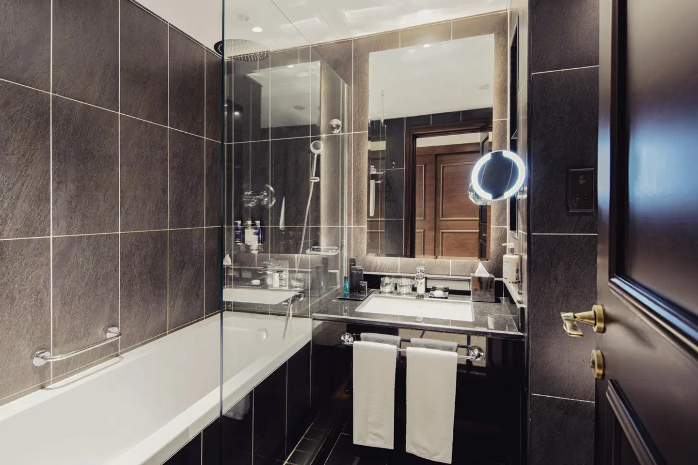 DUKES The Palm Dubai Hotel Badezimmer