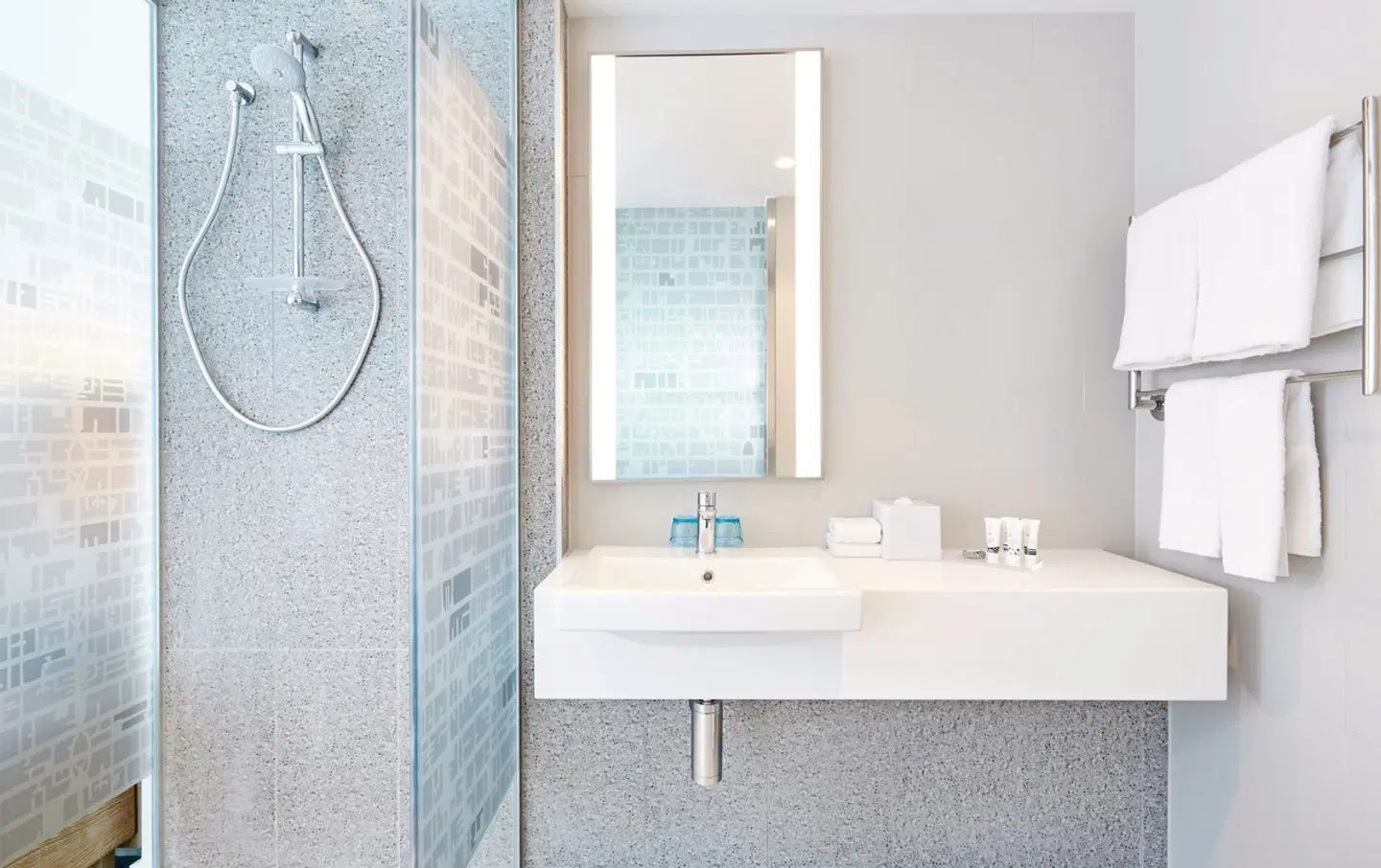 Holiday Inn Express Adelaide City Centre Badezimmer