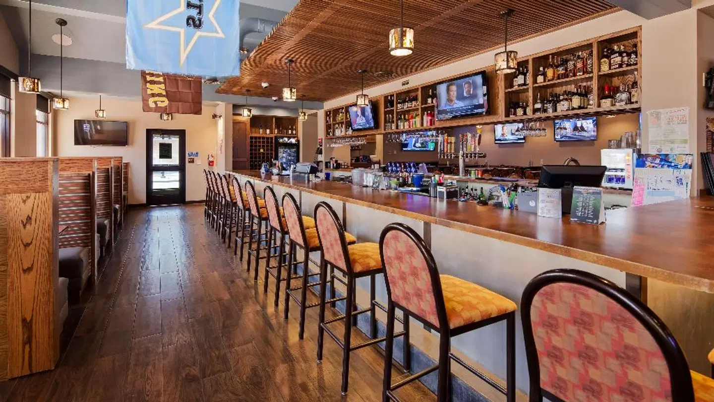 Best Western Sheridan Center Bar