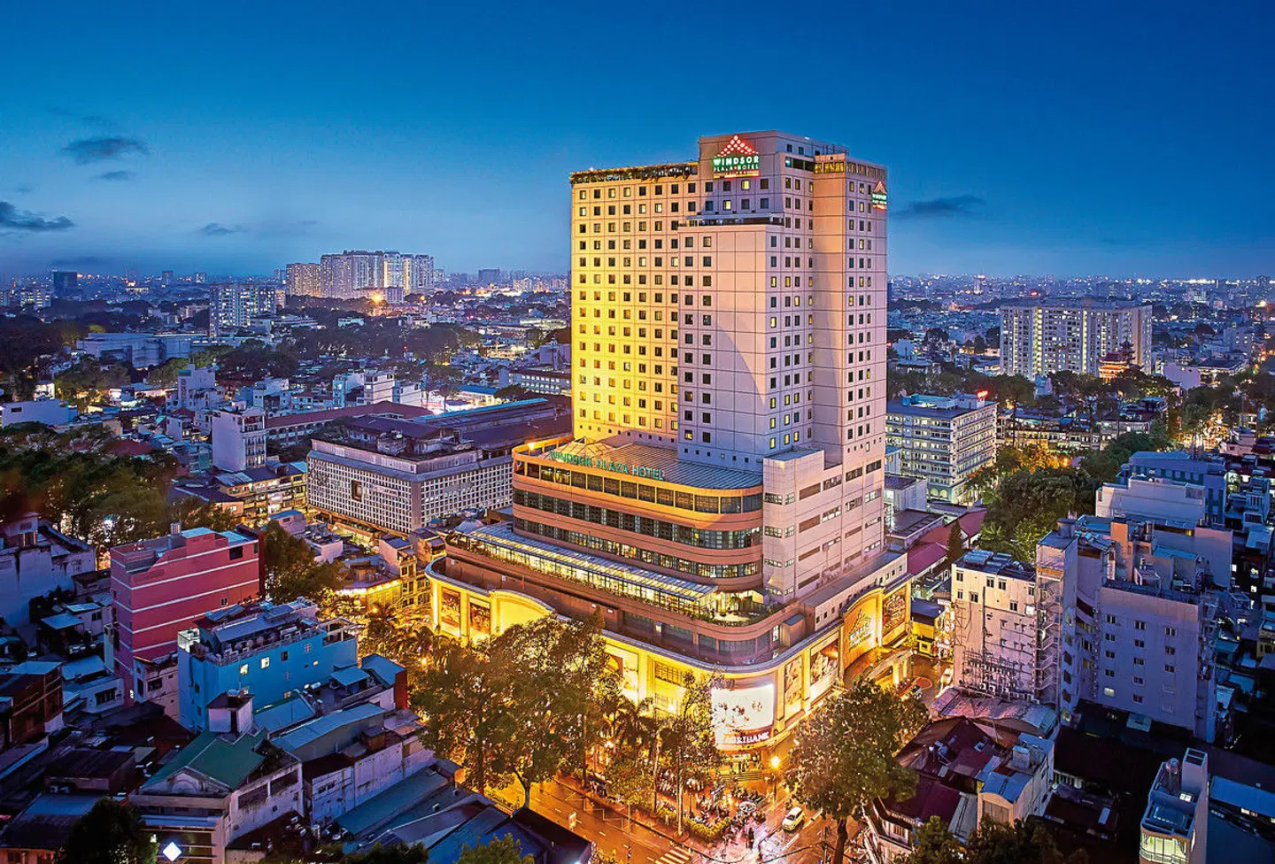 Windsor Plaza Hotel EXTERIOR