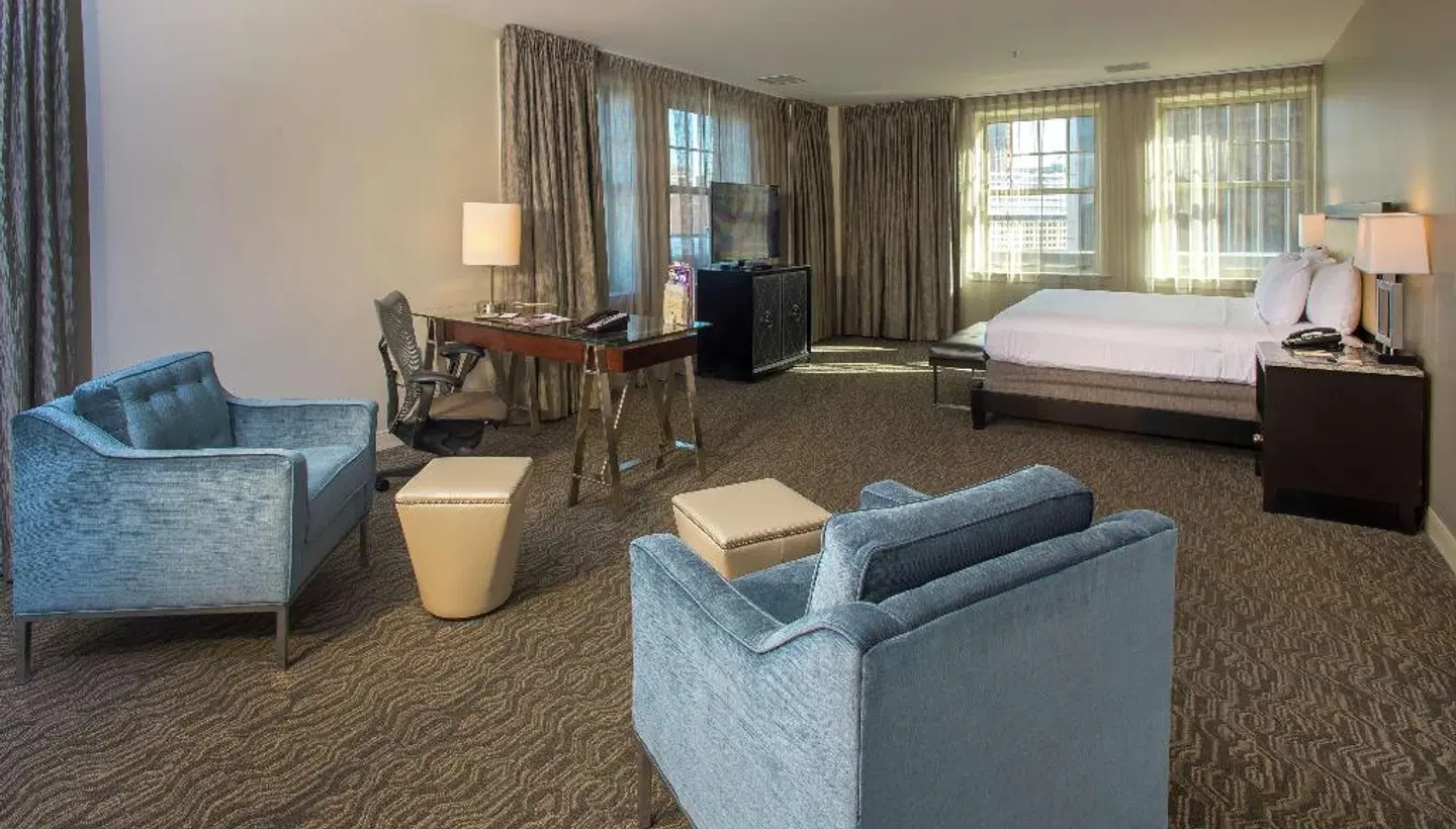 DoubleTree Suites by Hilton Detroit Downtown - Fort Shelby ROOM_EXAMPLE