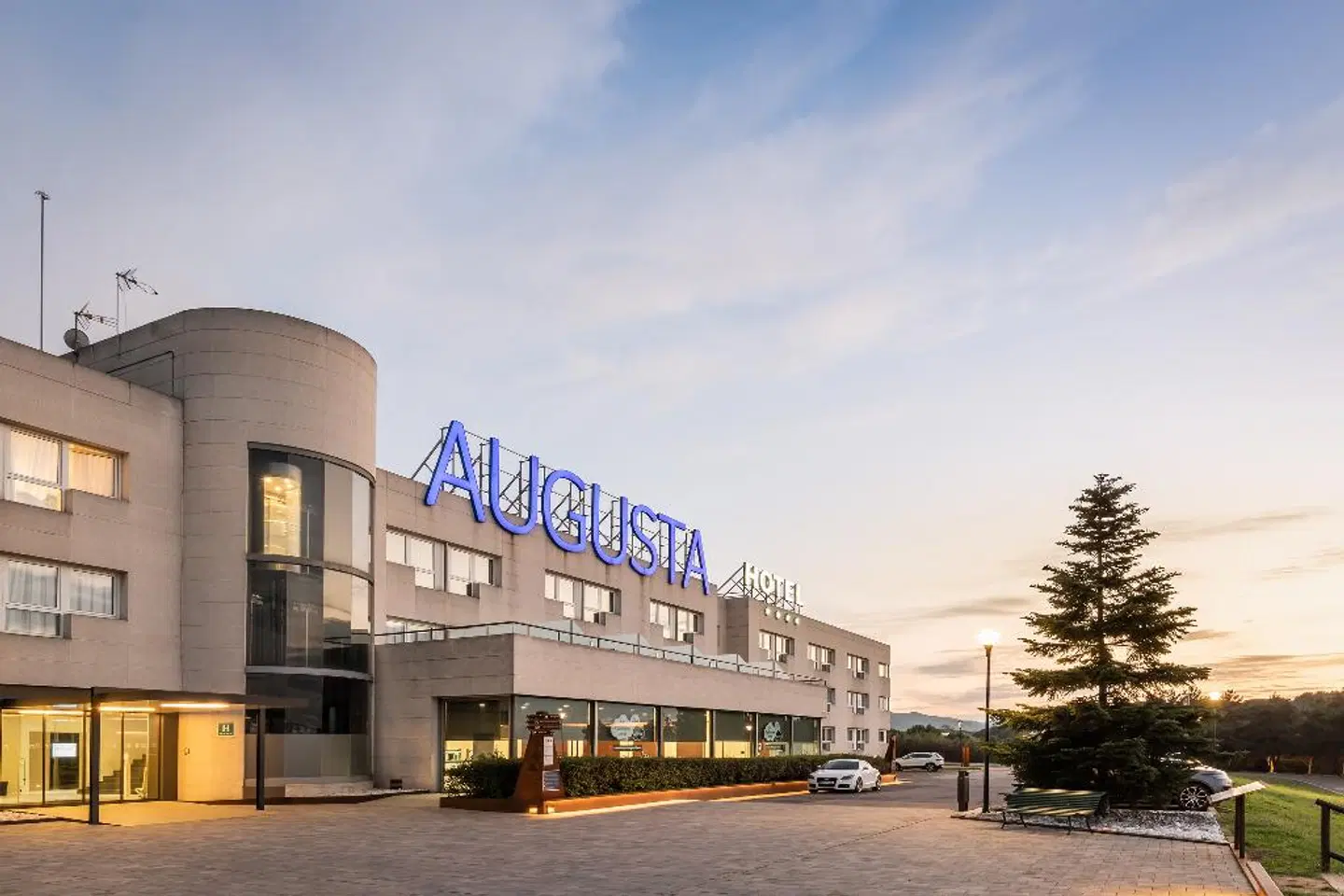 Hotel Augusta Vallès EXTERIOR