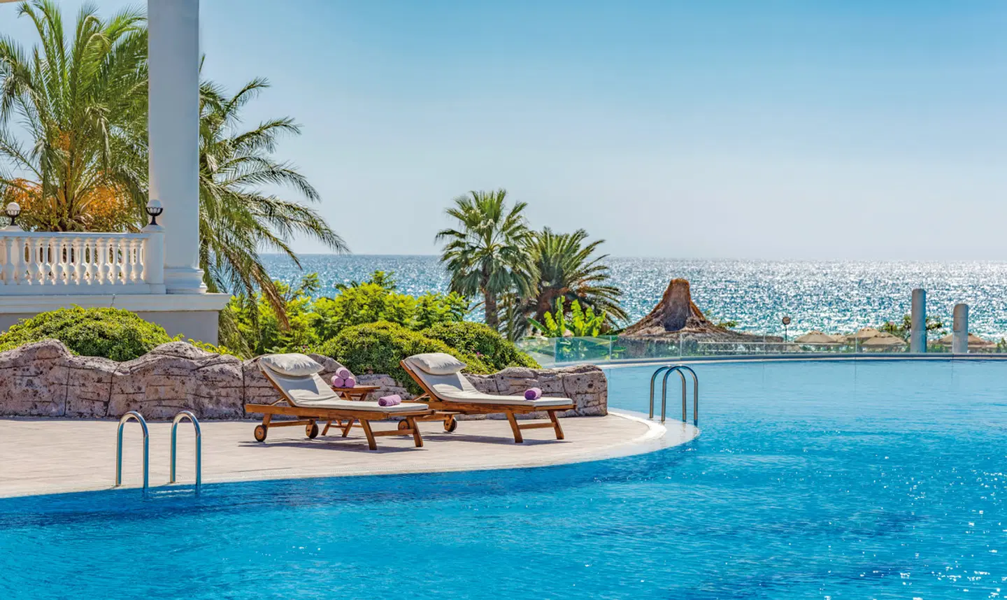 Starlight Resort Hotel OUTDOOR_POOL