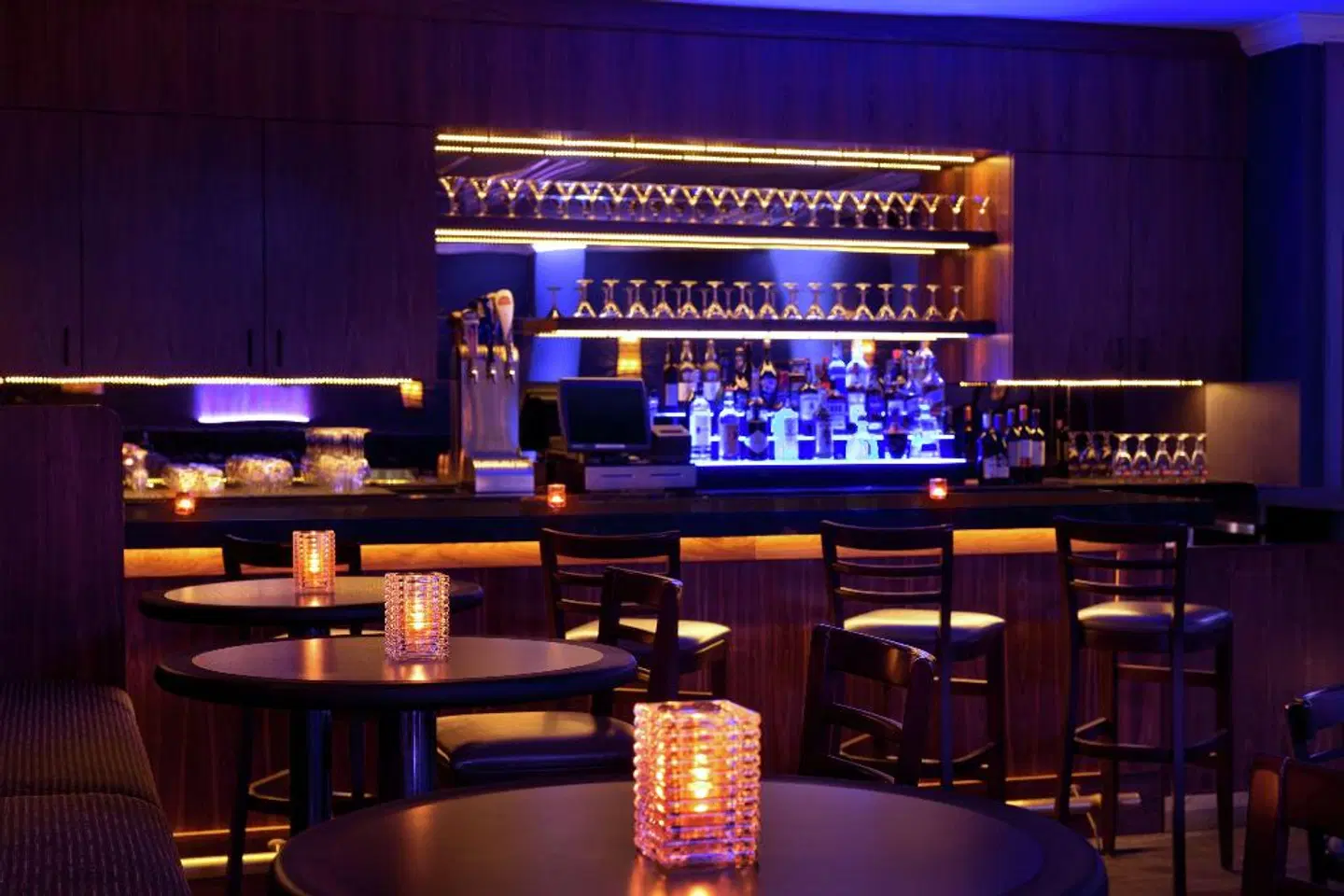 DoubleTree Suites by Hilton Boston - Cambridge Bar