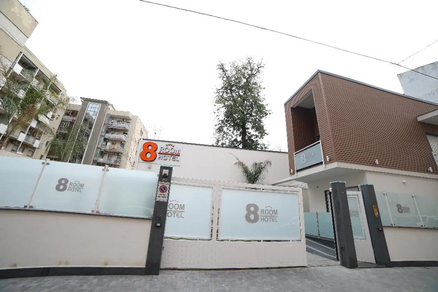 8 Room Hotel EXTERIOR