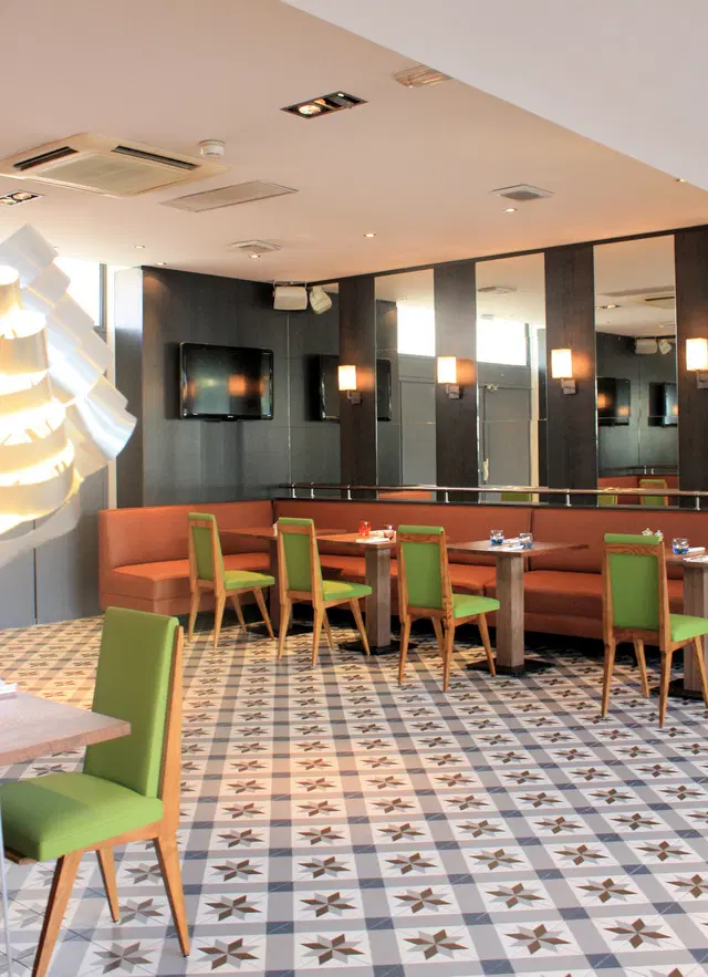 Newhotel of Marseille Bar