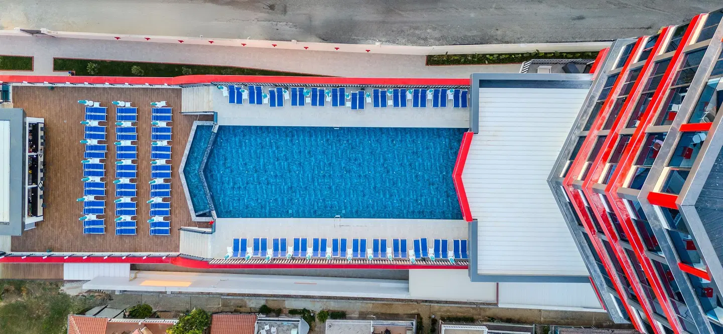 Granada Luxury Red OUTDOOR_POOL