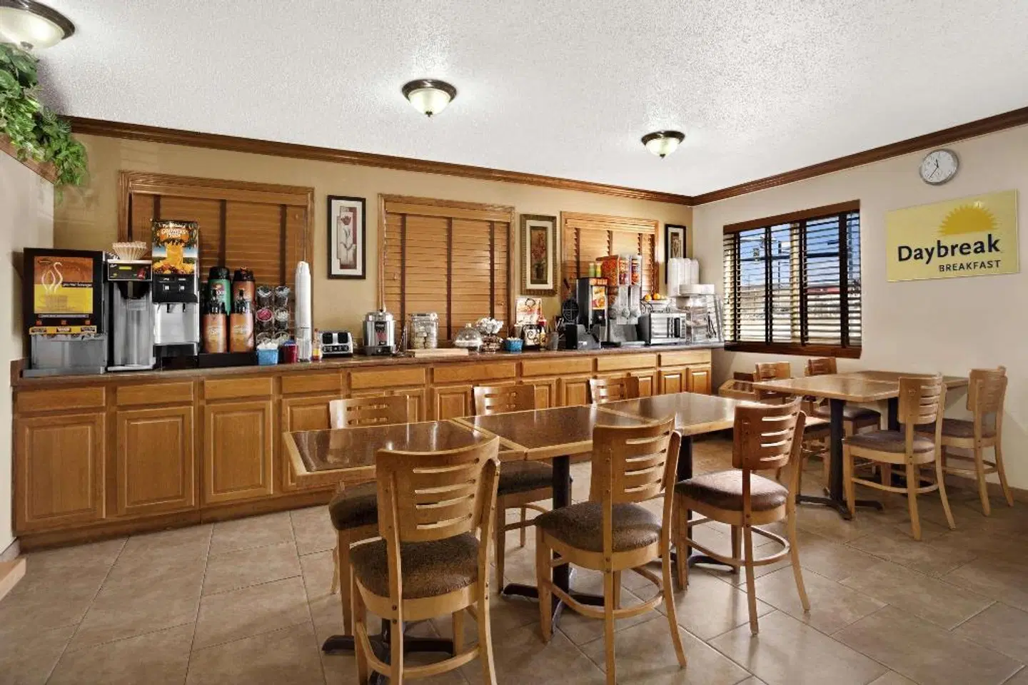 Days Inn by Wyndham Sheridan Bar