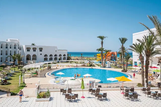 Le Soleil Bella Vista OUTDOOR_POOL