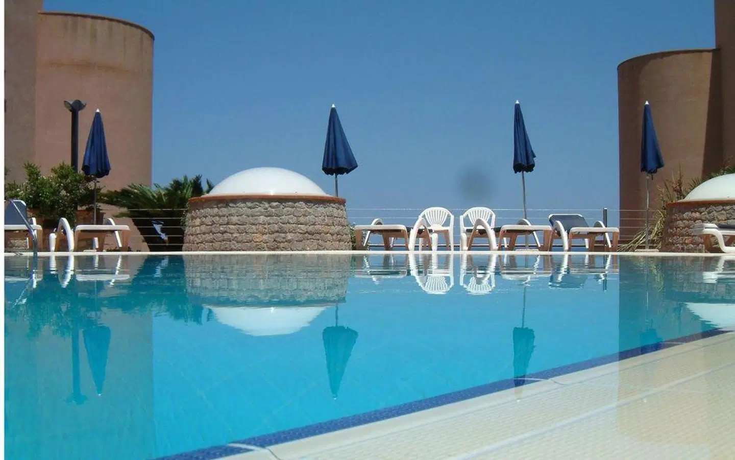 Addaura OUTDOOR_POOL