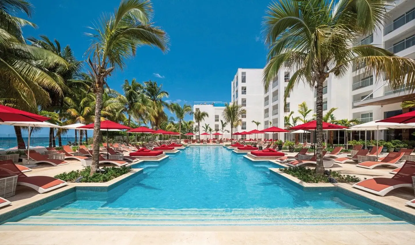S Hotel Montego Bay OUTDOOR_POOL