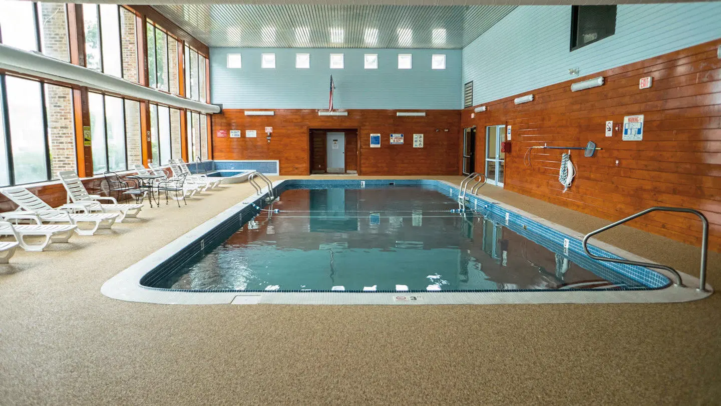 The Mariner Resort Cape Cod Hallenbad