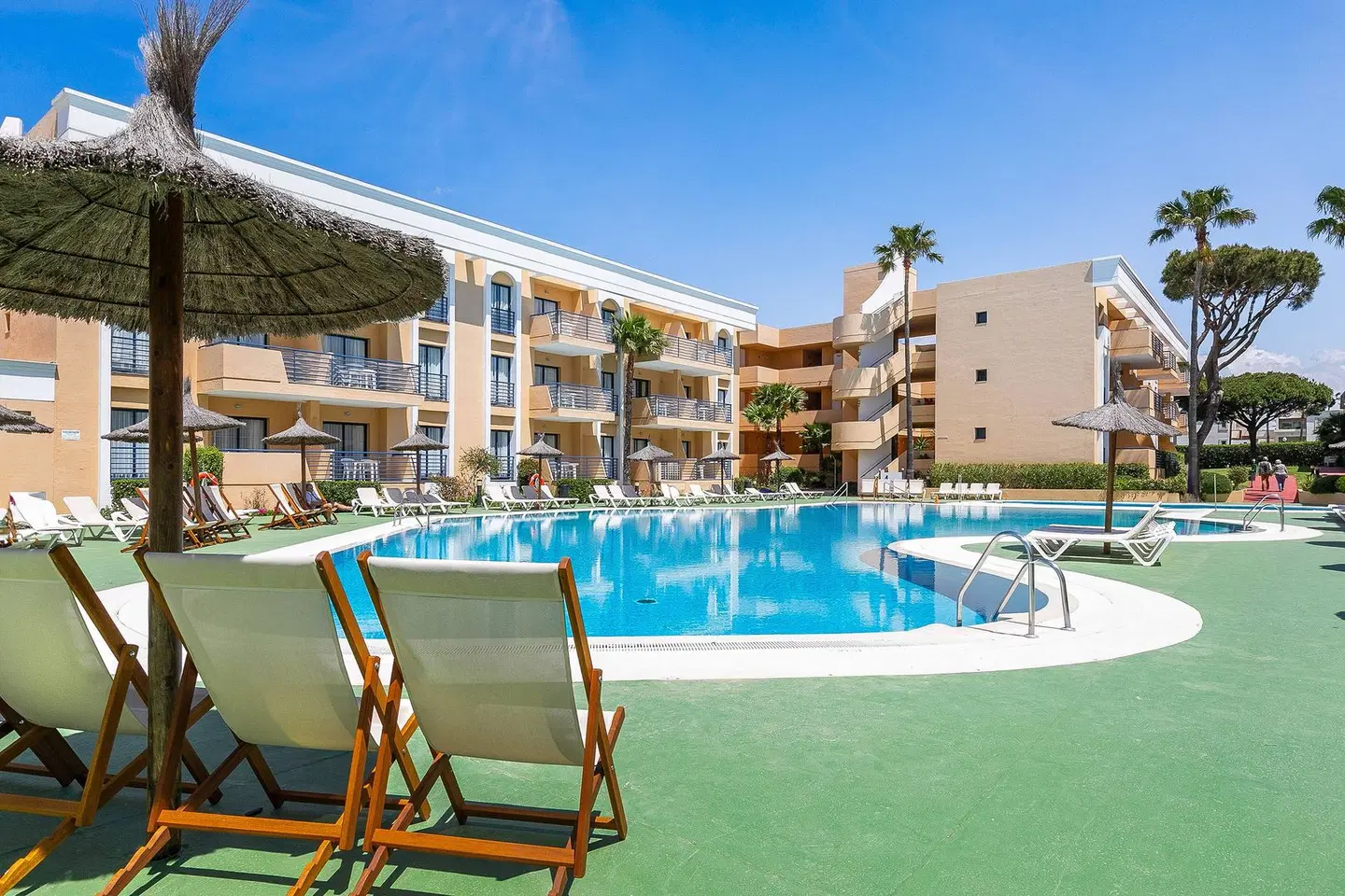 Sol Sancti Petri Apartamentos OUTDOOR_POOL