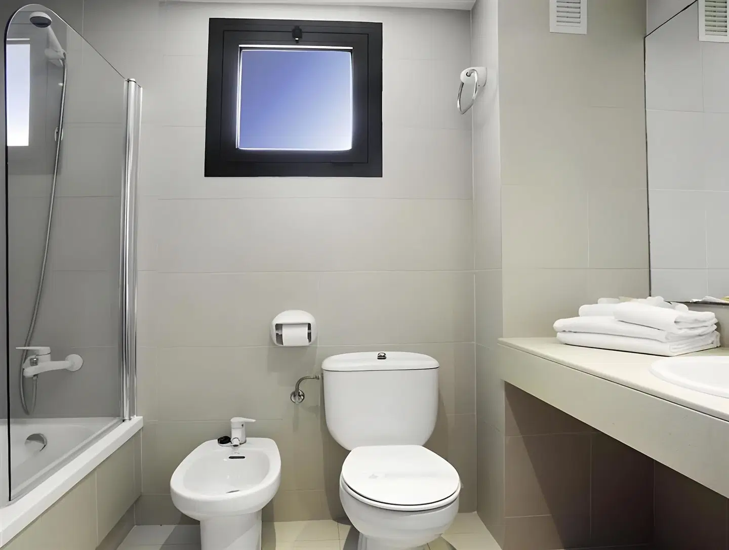 Atenea Park Suites & Apartments Badezimmer