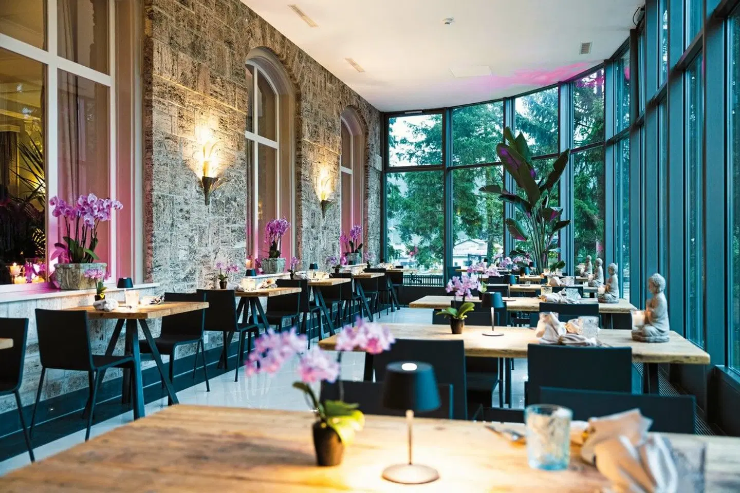 Cresta Palace Restaurant