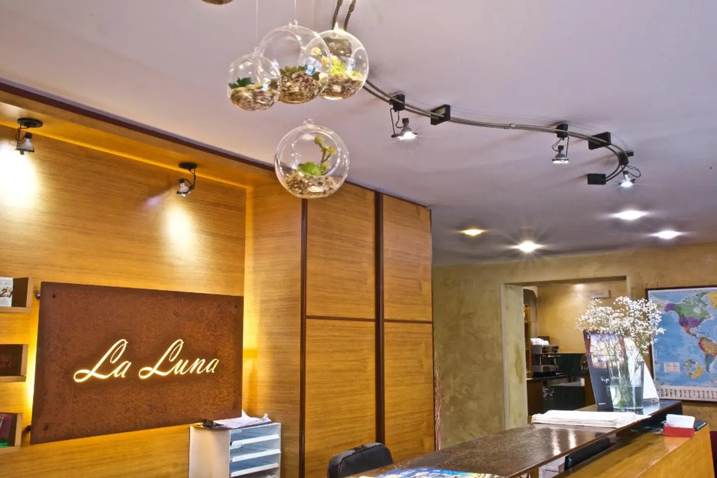 La Luna ROOM_EXAMPLE