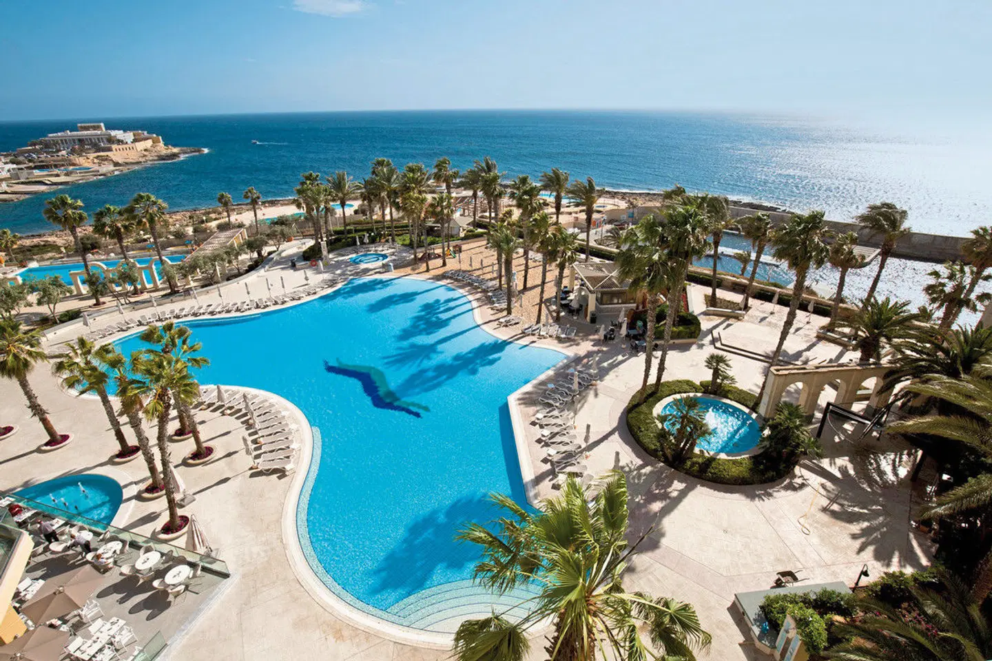 Hilton Malta OUTDOOR_POOL