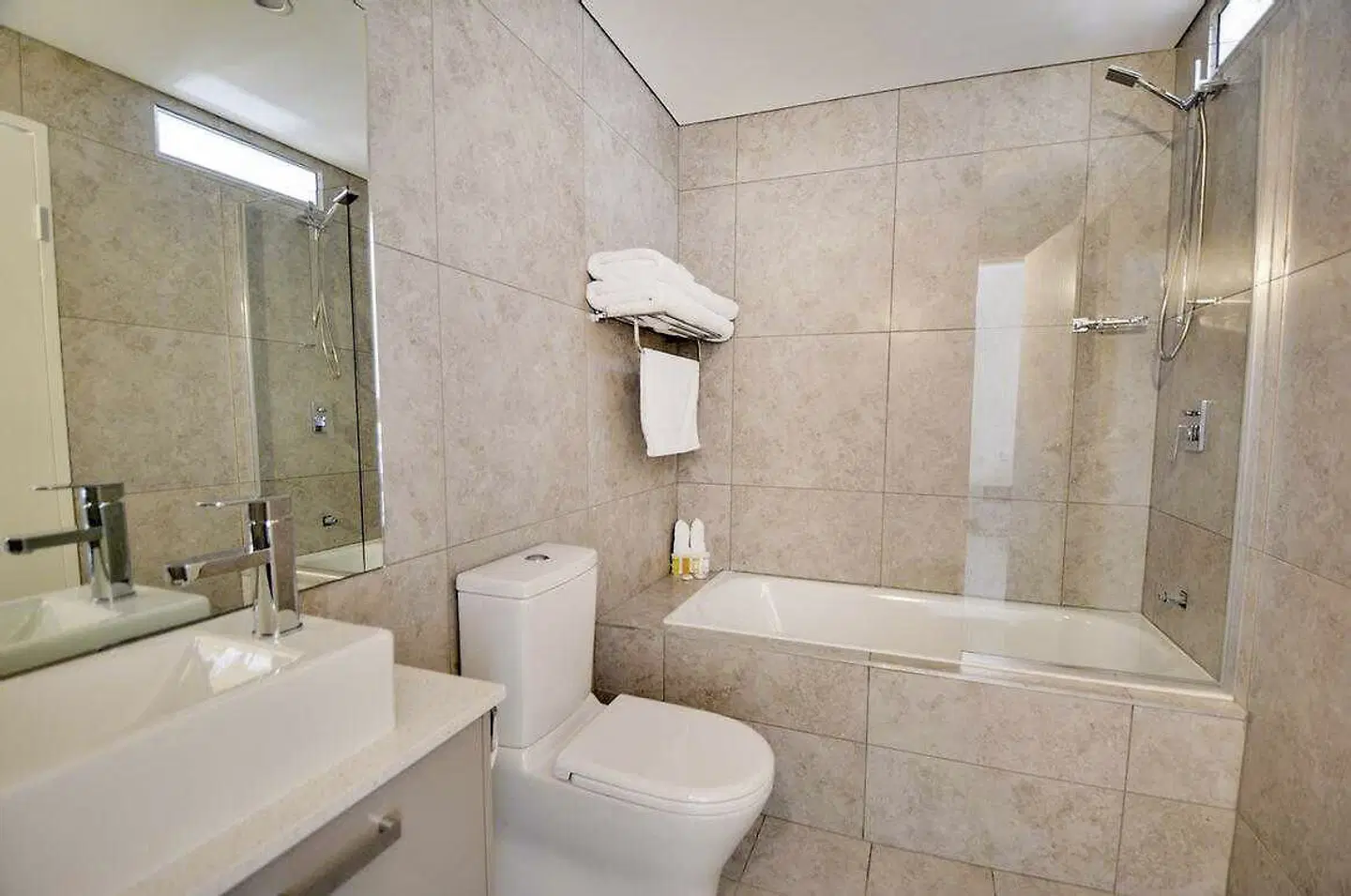 Argus Hotel Darwin Badezimmer