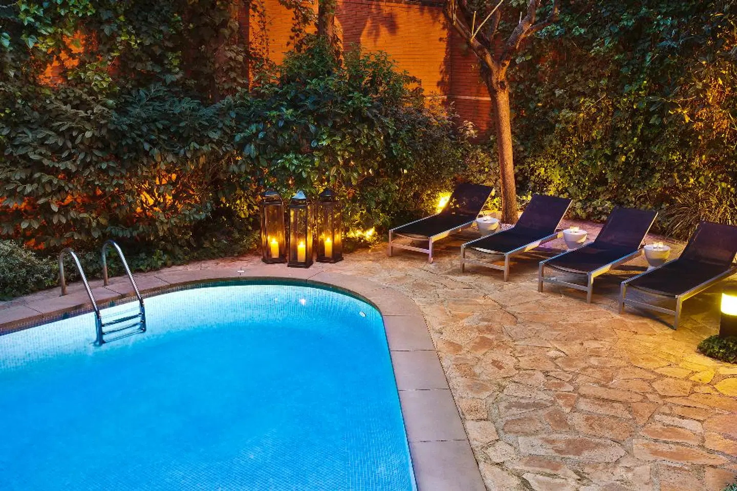 Hotel Balmes OUTDOOR_POOL