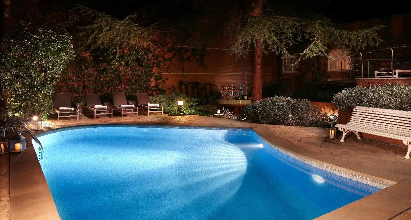 Hotel Balmes OUTDOOR_POOL