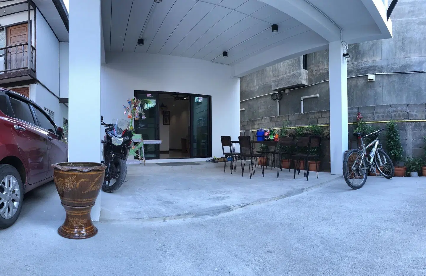 Baan Chaisri Hallenbad