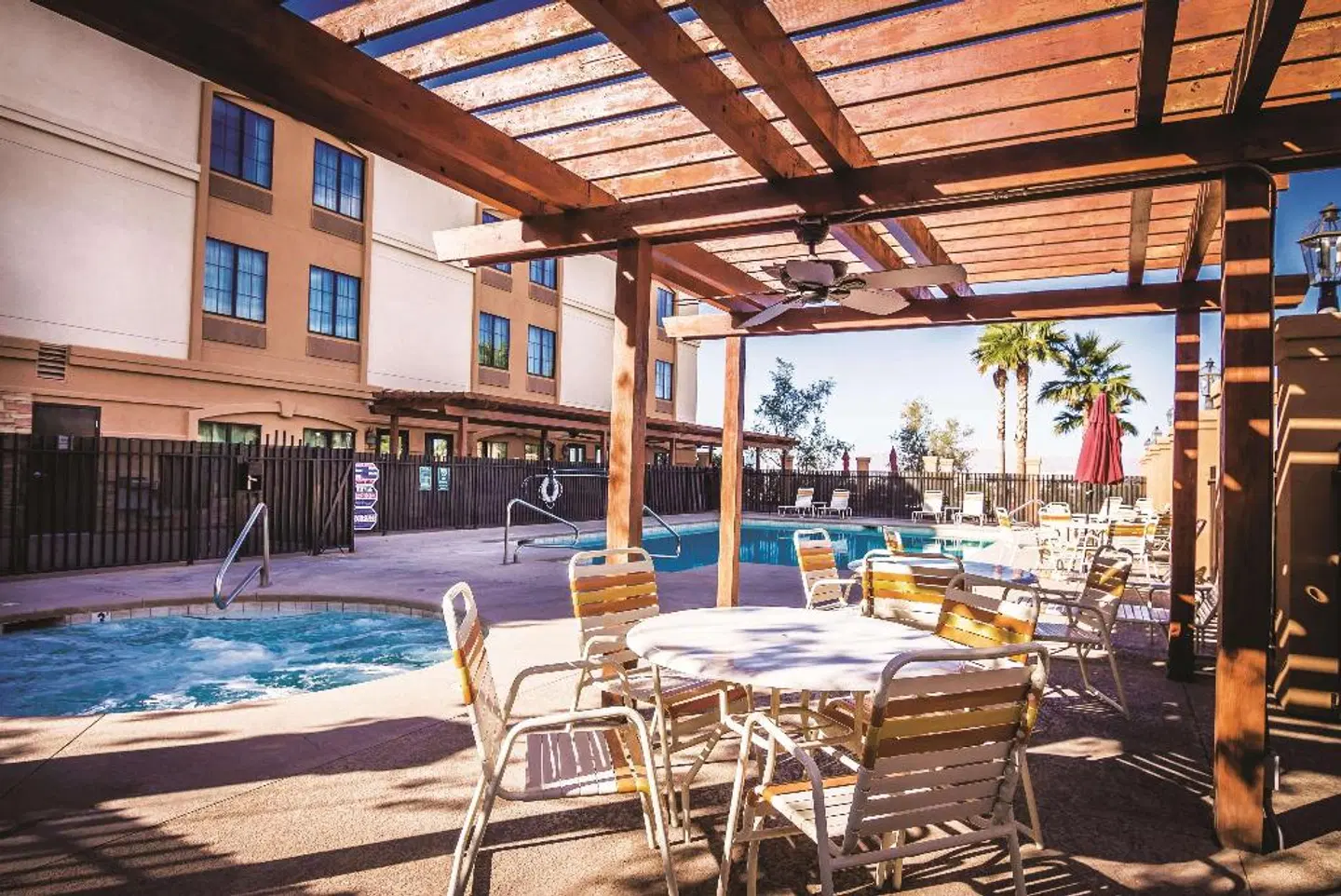 La Quinta Inn & Suites by Wyndham Las Vegas Airport South Hallenbad