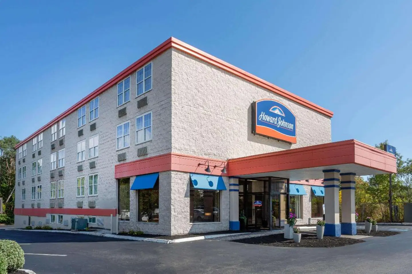 Howard Johnson by Wyndham Portsmouth EXTERIOR