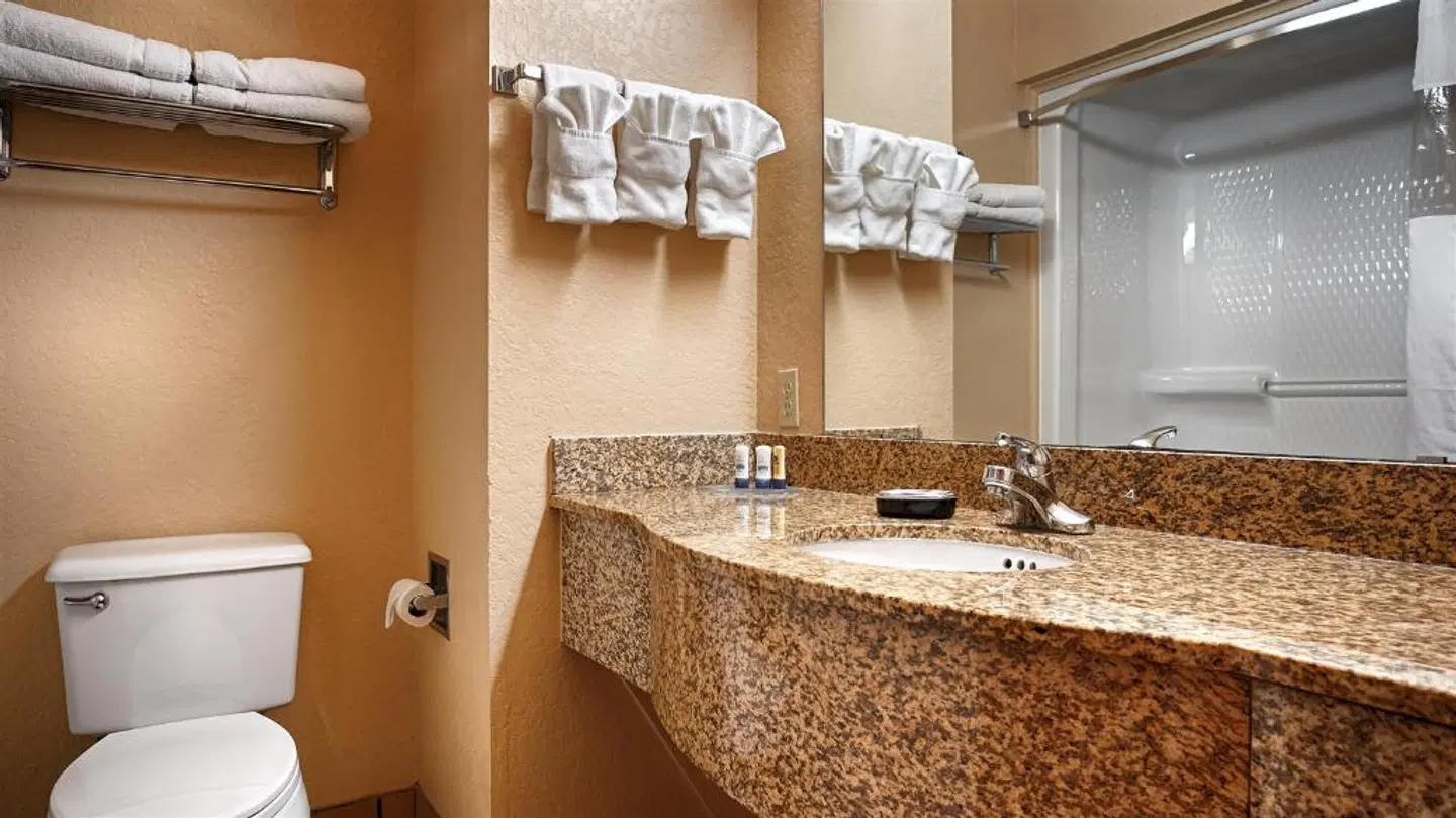 Best Western Plus Fredericksburg Badezimmer