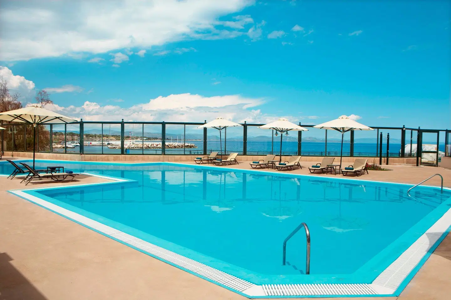 Zeus Essence Ramada Athens OUTDOOR_POOL