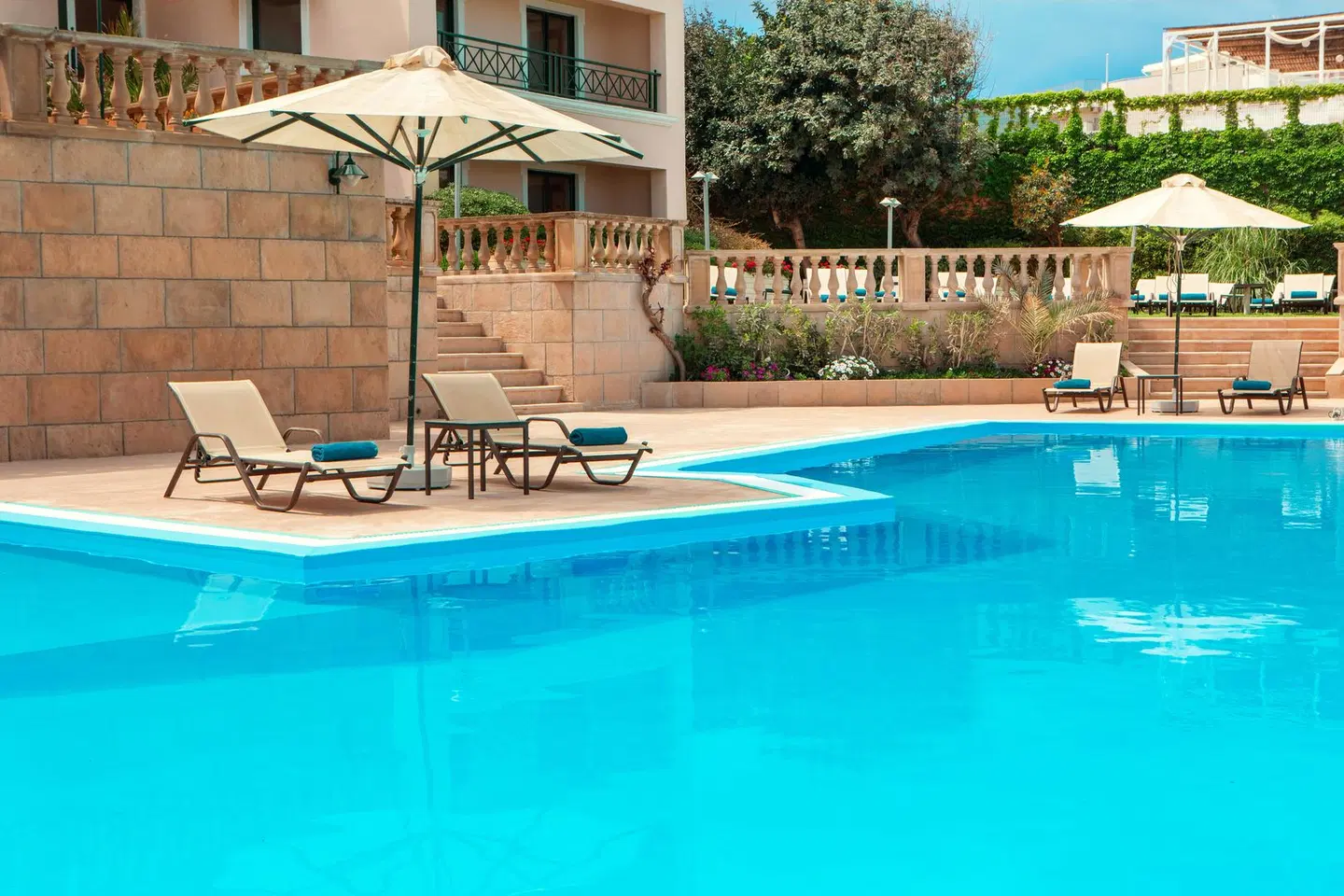 Zeus Essence Ramada Athens OUTDOOR_POOL