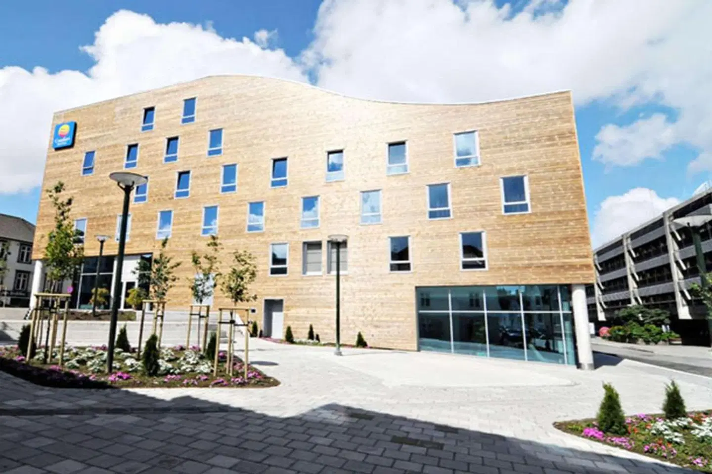 Comfort Hotel Square EXTERIOR