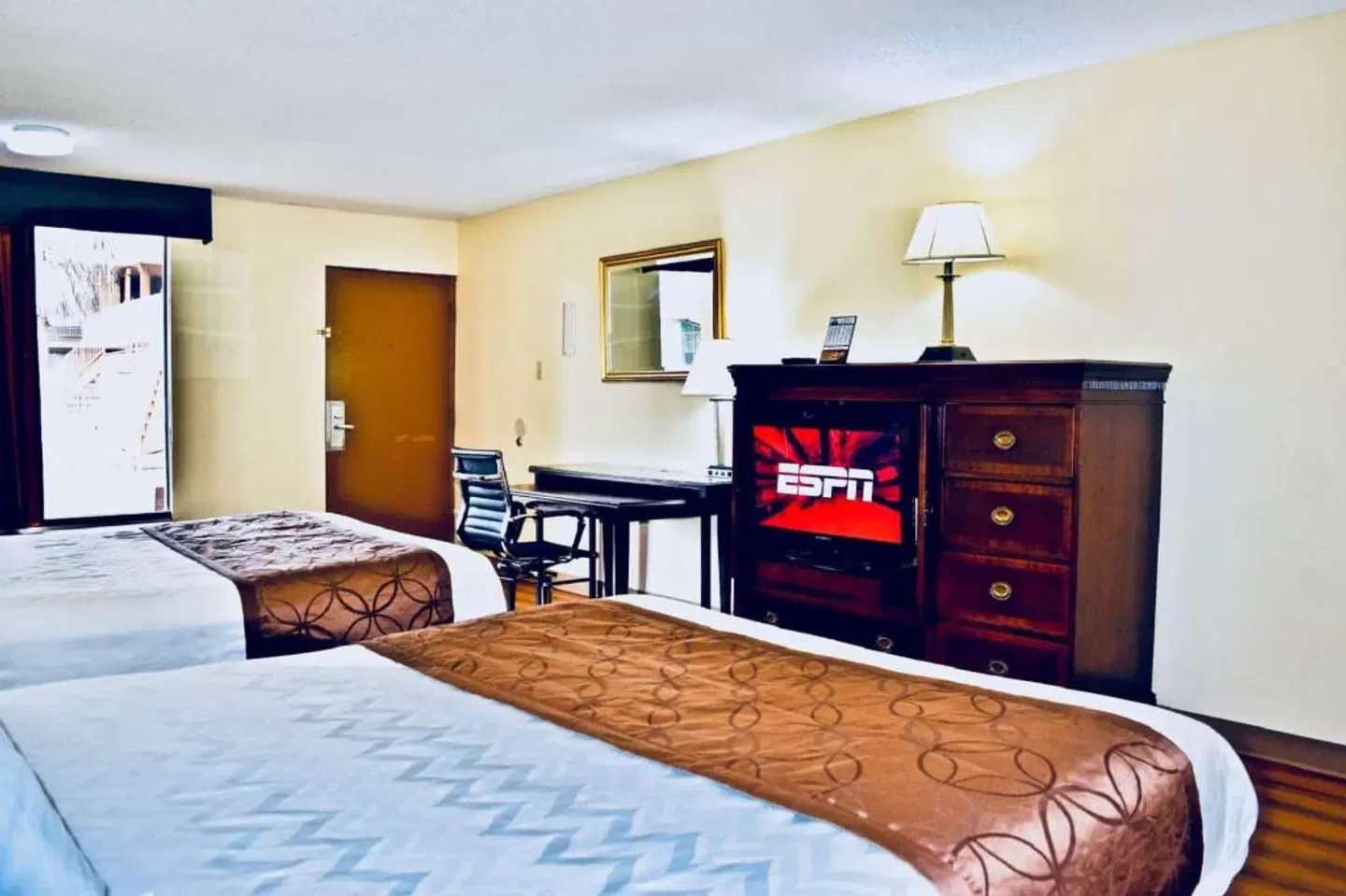 Days Inn by Wyndham Burleson Ft. Worth ROOM_EXAMPLE