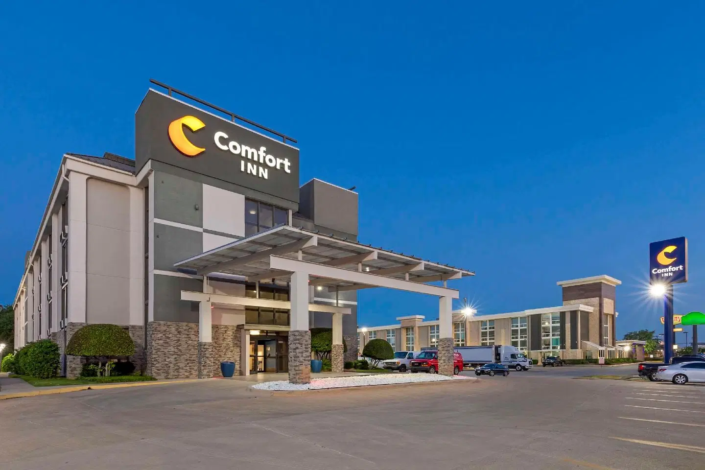 Comfort Inn Dallas North Love Field Airport EXTERIOR