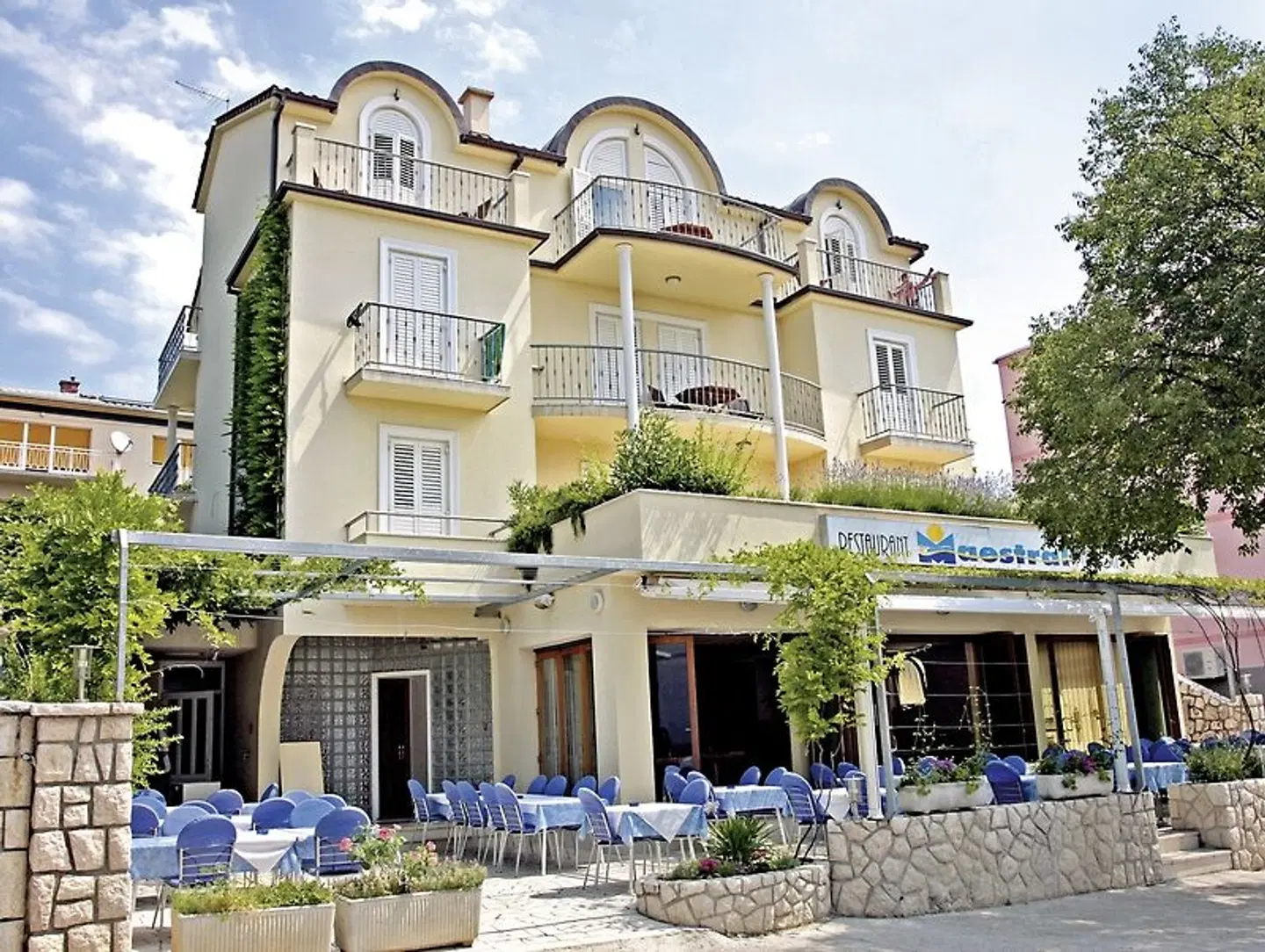 Pension Maestral EXTERIOR