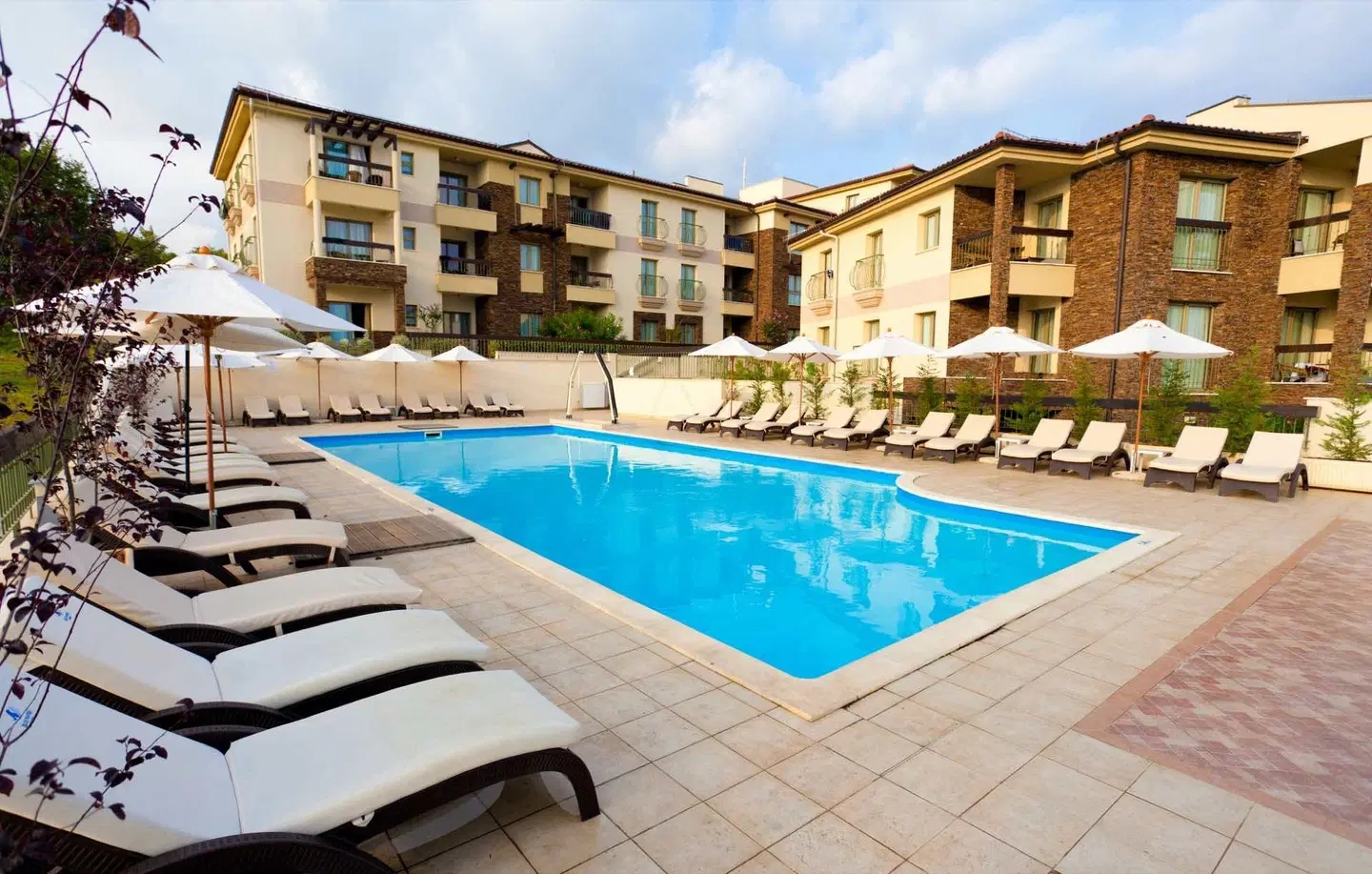 Blue Waves Resort OUTDOOR_POOL