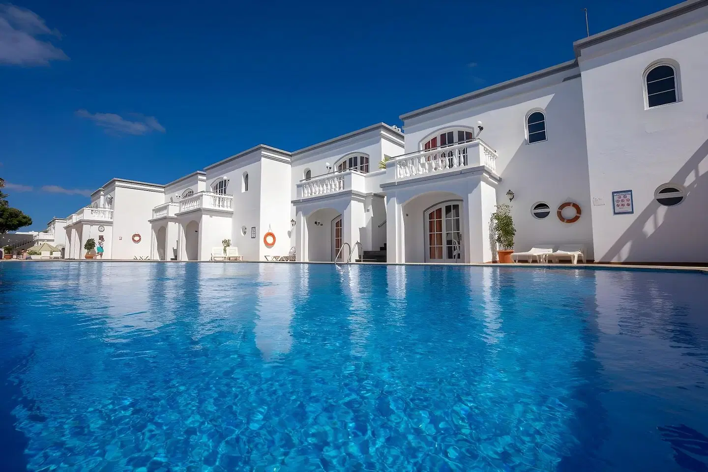 Apartamentos Corona Mar OUTDOOR_POOL