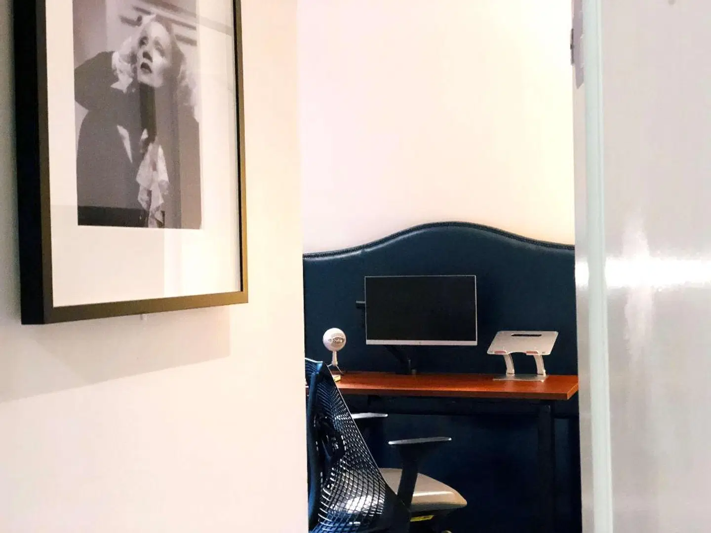 The Waldorf Hilton ROOM_EXAMPLE