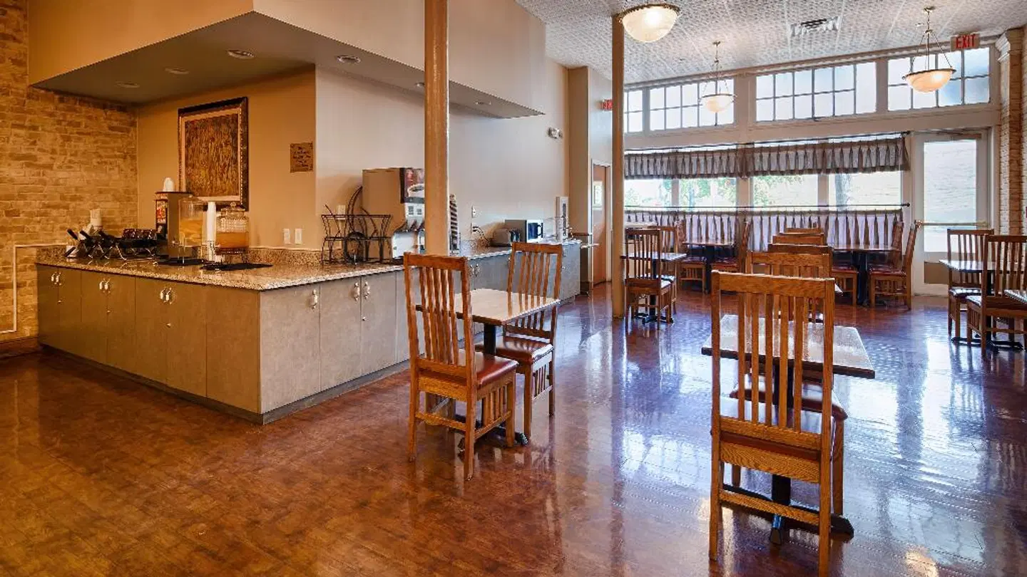 Best Western Plus Sunset Suites Riverwalk Bar