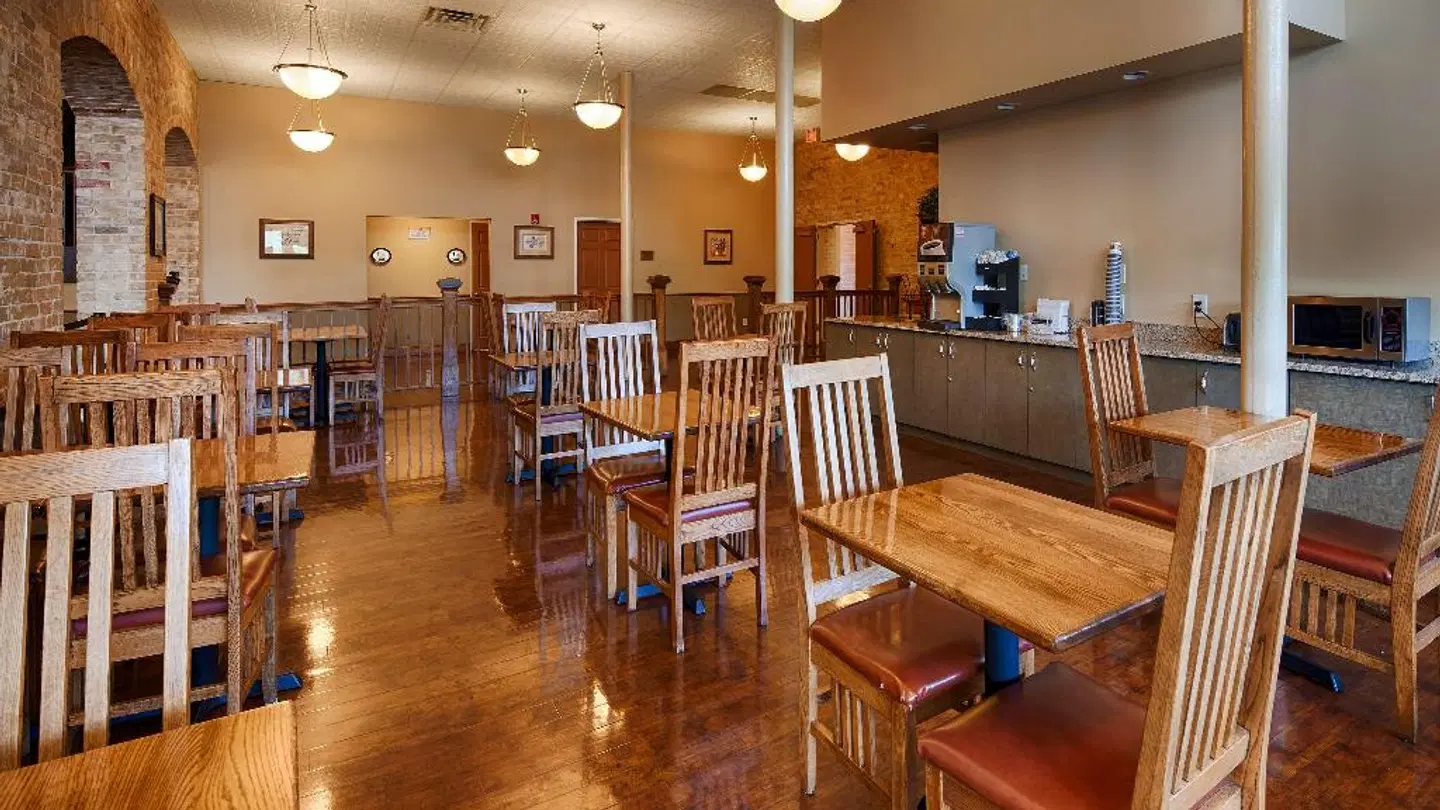 Best Western Plus Sunset Suites Riverwalk Bar