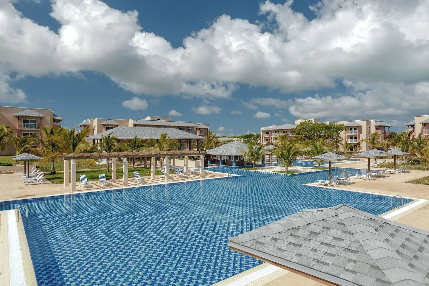 Melia Jardines del Rey OUTDOOR_POOL