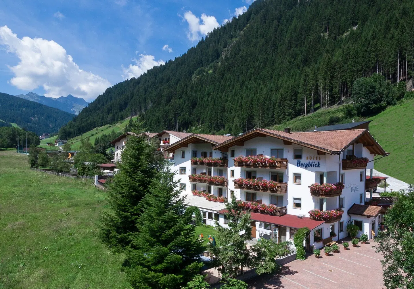 Hotel Bergblick EXTERIOR