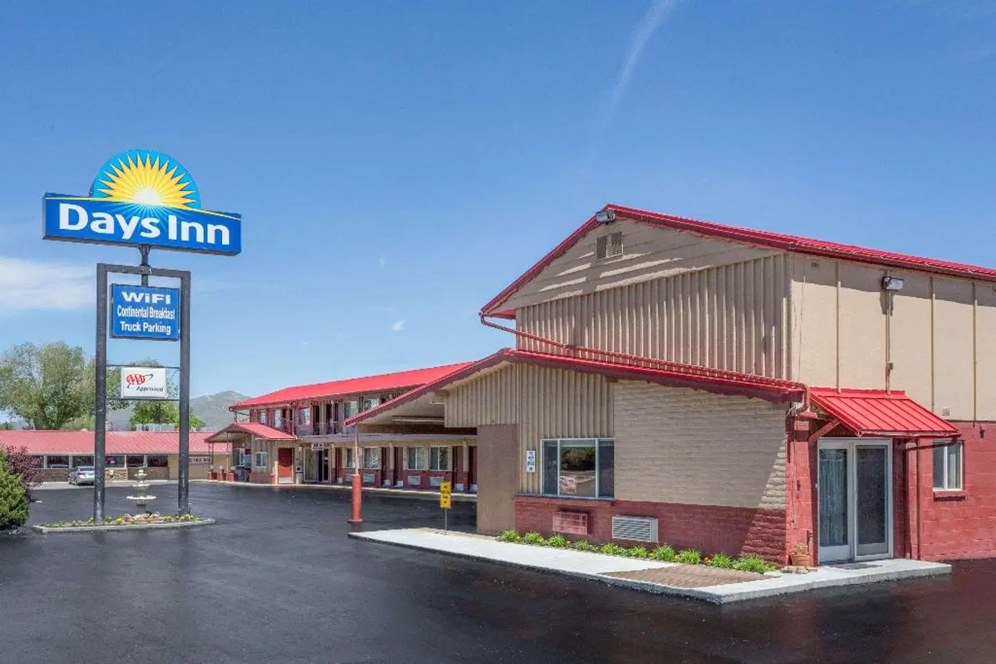 Days Inn by Wyndham Elko EXTERIOR
