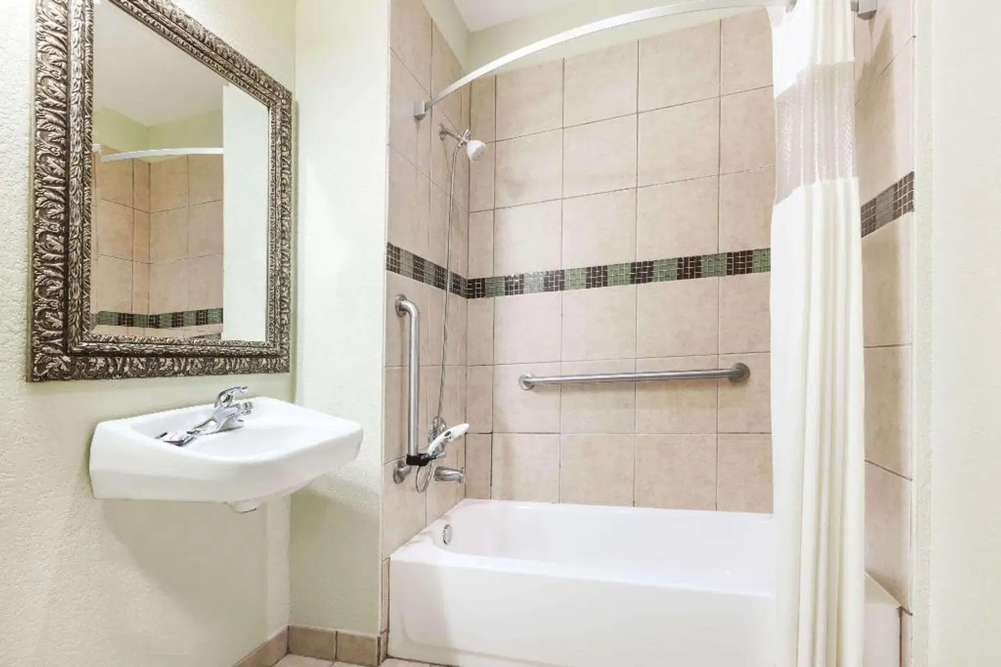 Baymont by Wyndham Tyler Badezimmer