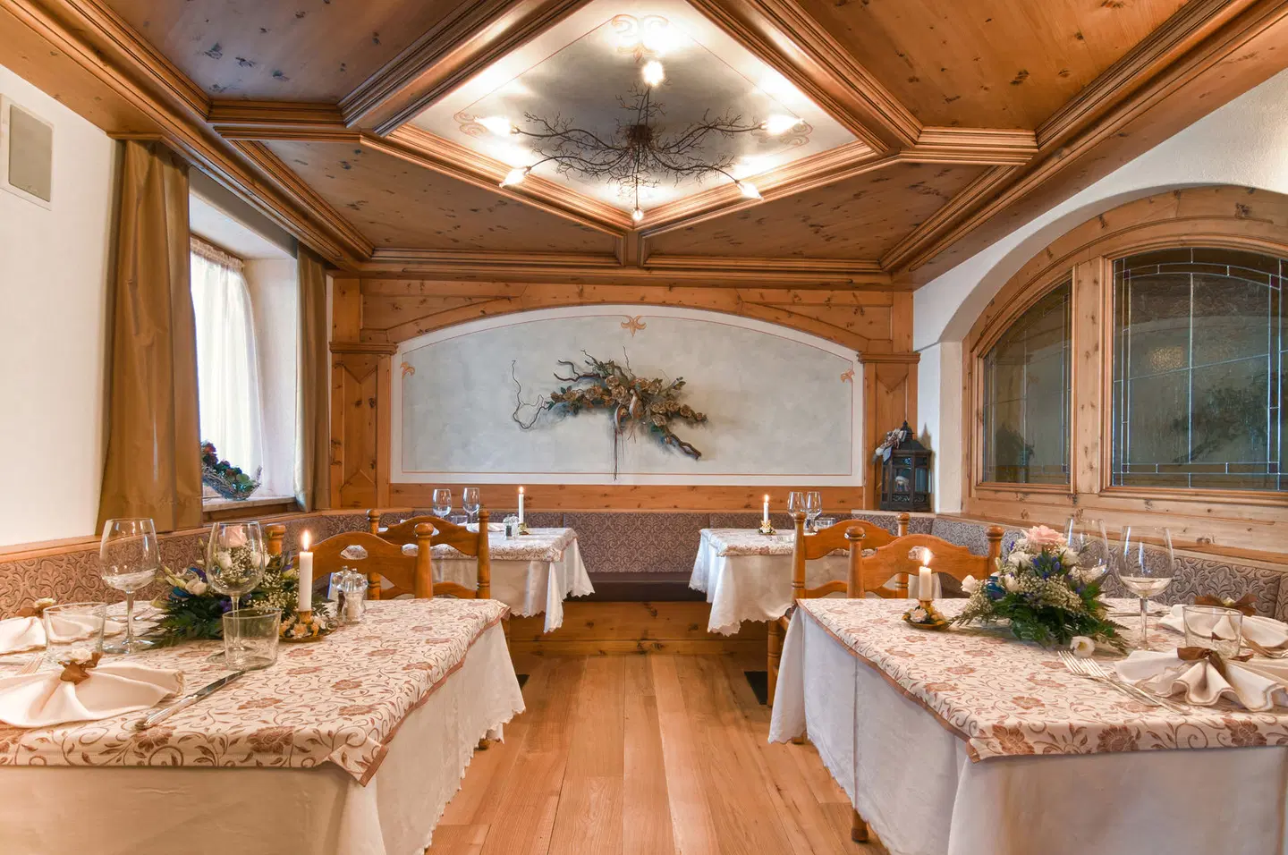 Family Hotel La Perla Restaurant